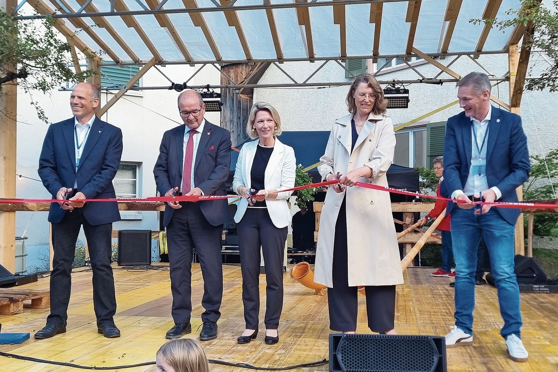 Politprominenz: (v. l.) OK-Co-Präsident Michael Grimbichler, Kantonsratspräsident Roberto Conti, Regierungsrätin Sibylle Jeker, Gemeindepräsidentin Eleonora Grimbichler und OK-Co-Präsident Roman Baumann eröffneten das Fest. Foto: Fabia Maieroni