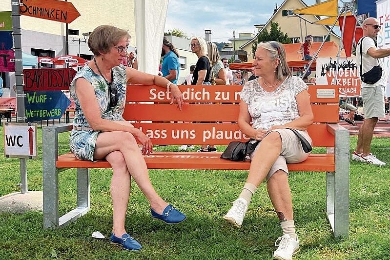 Generationenbänkli: Hier können sich Besucherinnen und Besucher aller Altersklassen 
ausruhen und austauschen. Foto: zVg