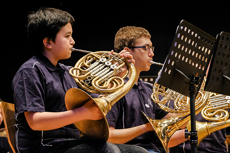 Auch der Nachwuchs lässt sich hören: Junge Hornisten des Blasorchesters der Musikschule Reinach. Foto: Thomas Brunnschweiler