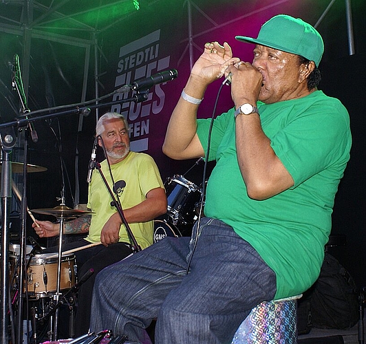 Blues in Reinkultur: Bandleader Boo Boo Davis, John Gerritse (Schlagzeug). Blues in Reinkultur: Bandleader Boo Boo Davis, John Gerritse (Schlagzeug).