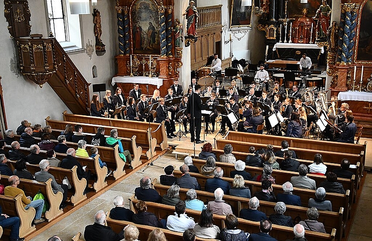 <em>Die Stadtmusik Laufen: </em>Mit ihrem Konzert erwärmte sie die Herzen der Zuhörenden.Foto: Bea Asper