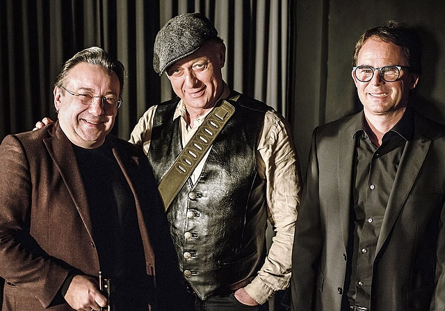 Bleiben spontan (von links): Adam Taublitz an der Violine, Florian Schneider und Roman Bislin am Piano. Foto: zvg / Kathrin Horn