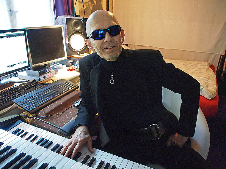 Glaubt an die Internet-Liebe: Andy Bay hat erneut einen Song für den Eurovision Song Contest komponiert. Foto: Tobias Gfeller