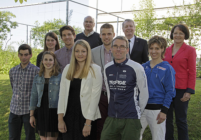 Fast alle Preisträger: (v. l.) Manuel Fasnacht, Sara Metzger (vorne), Mirjam Lips (dahinter), Gabriel Lombriser, Carole Trösch, Kurt Bürgi, Stefan Lombriser, Kurt Birk, Tropical Team, Bruno Huber, Sandra Luterbacher, STV Niederbuchsiten, Marianne 
