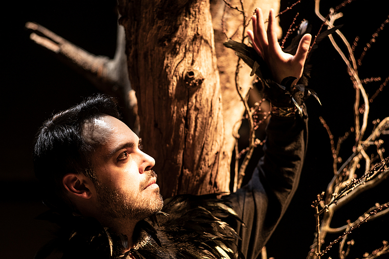 Oberon (Stavros Billios): Verursacht mit dem Liebeszauber ein gefährliches Chaos.  Foto: Cornelius Hunziker / zVg Theater Junges M