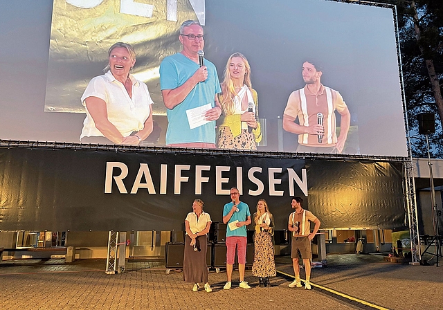 Zum Anfassen: Alex Strohm (2. von links) stellte Susanne Kunz (links), Elena Flury und Luca Hänni auch ganz persönliche Fragen.Foto: Caspar Reimer