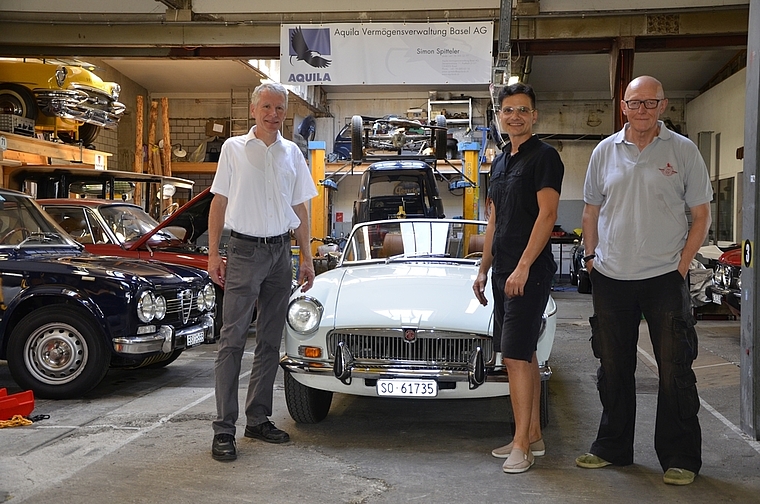 Leidenschaft für Oldtimer (v. l.): Donald Wunderlin, OK-Präsident, Milos Mihajlovic, Medienverantwortlicher, und Roland Pfister, Präsident des Oldtimervereins Walzwerk, freuen sich auf zahlreiche Besucherinnen und Besucher. Foto: Fabia Maieroni