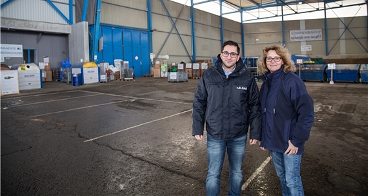 Entsorgung in guten Händen: Giuseppe Guanci, Geschäftsführer, und Esther Grond, Leiterin Verwaltung. Foto: Martin Staub