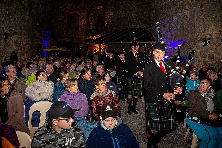 <em>Trommeln nicht nur auf Trommeln: </em>Die Tambourengruppe der Stadtmusik Laufen.<em>Foto: Martin Staub</em>