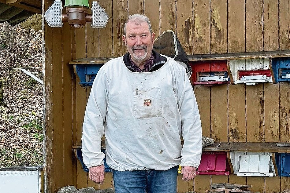 Imker: René Buser ist seit September 2025 Beauftragter für die Asiatische Hornisse der Gemeinde Nuglar-St. Pantaleon. Foto: zVg