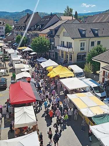 Volle Gassen: Nicht nur die Hauptstrasse, sondern auch Nebenstrassen wie die Amthausgasse oder hier die Viehmarktgasse waren proppenvoll. 