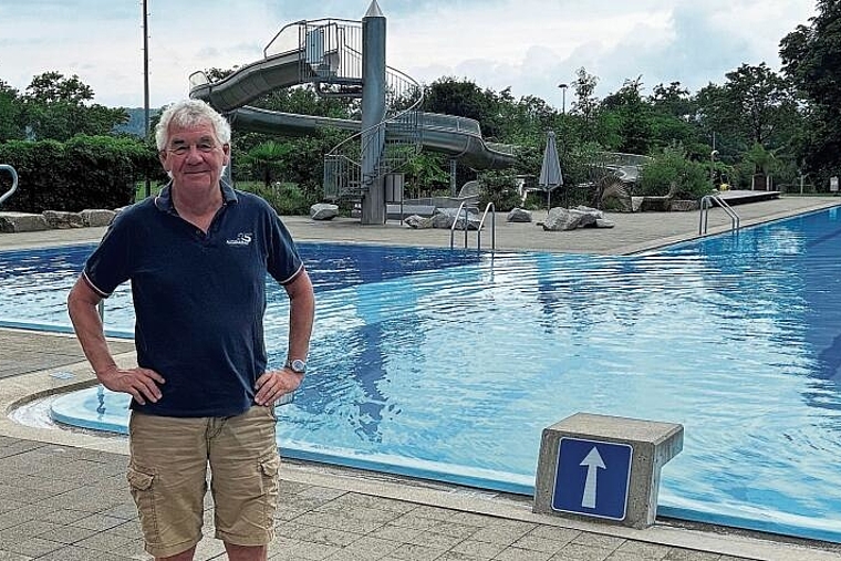 Kennt das Gartenbad wie seine Westentasche: Jörg Schumacher wird auch in Zukunft im «Bedli» anzutreffen sei. Foto: Caspar Reimer