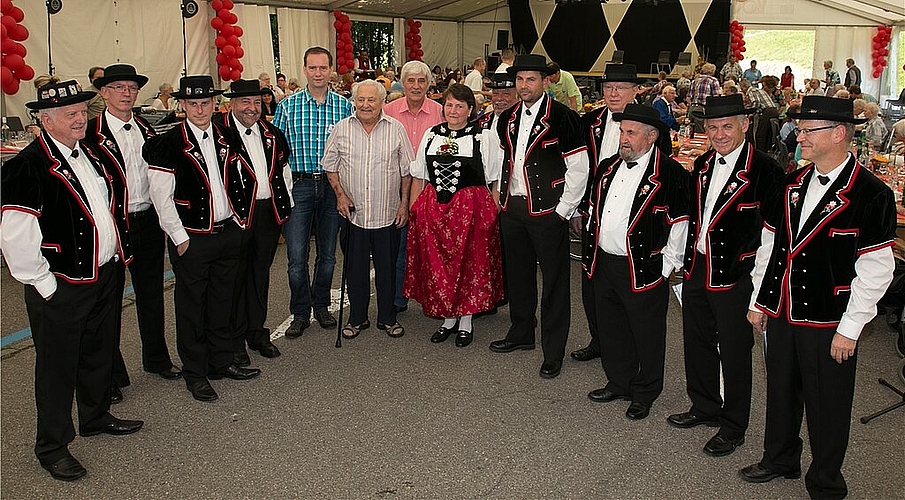 Jodlerklub «Jurarösli»: Erfreute Bewohner und Gäste mit seinen Jodelliedern.