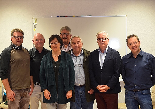 Leitung: Die strategische und operative Leitung der Sozialregion Thierstein: v. l.n.r. Guido Linz, Präsident des Zweckverbandes, Christoph Merckx, Geschäftsführer. Vorstandsmitglieder Vreni Steiner, HansPeter Abegglen (hinten), Hans Göller, Erich