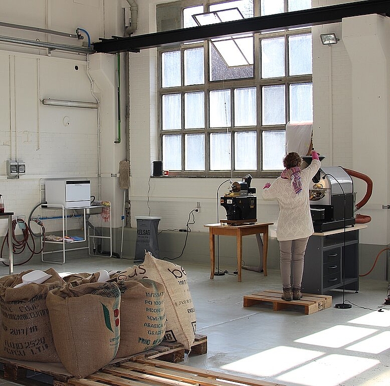 <em>Auserlesene Rohstoffe: </em>In der ehemaligen «Papiermühli» in Zwingen entsteht ein ganz besonderer Kaffee.Foto: zvg