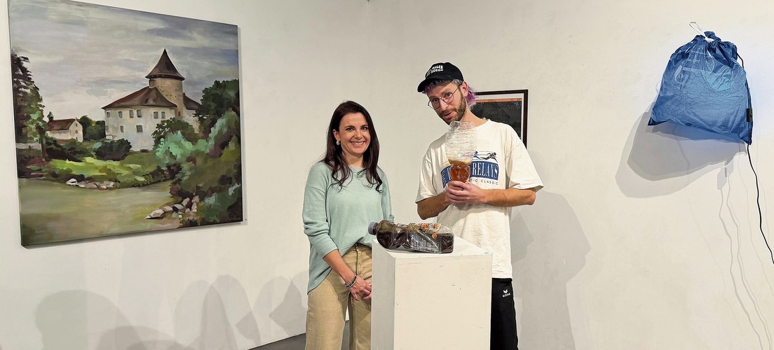 Schloss Zwingen und «Chäschtli usruume»: Michelle Bonneau und Simon Fürstenberger mit ihren Werken. Schloss Zwingen und «Chäschtli usruume»: Michelle Bonneau und Simon Fürstenberger mit ihren Werken.