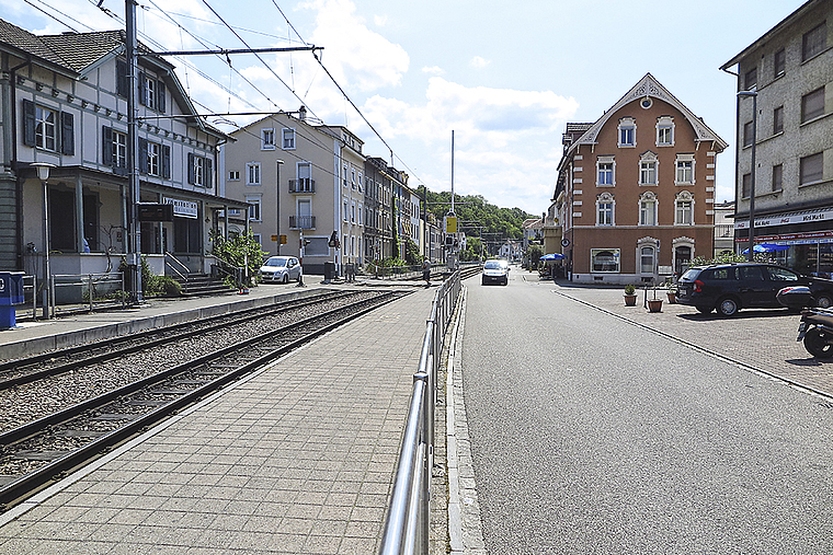 Zukunftsvision: Die Tramstrasse könnte zur neuen Kantonsstrasse mutieren und den Dorfkern entlasten. Noch sieht der Kanton das jedoch anders. Foto: Edmondo Savoldelli