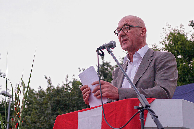 Eindringlich: Regierungspräsident Isaac Reber hielt an der 1.-August-Feier in Reinach ein Plädoyer gegen den Stillstand, womit auch er auch das Baselbiet meinte.  Foto: Lukas Hausendorf