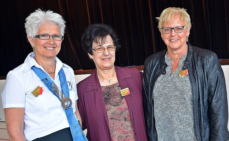 Sie traten dem TVVBL gleich bei: (v.l.). Elsbeth Richterich (Präsidentin Laufentaler Turnverband), Heidi Guntern-Buess (Ehrenmitglied BLTV) und Ruth Gröflin (Ehrenmitglied BLTV). Foto: Roland Bürki