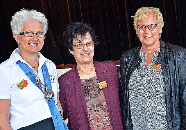 Sie traten dem TVVBL gleich bei: (v.l.). Elsbeth Richterich (Präsidentin Laufentaler Turnverband), Heidi Guntern-Buess (Ehrenmitglied BLTV) und Ruth Gröflin (Ehrenmitglied BLTV). Foto: Roland Bürki