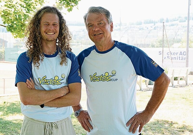 Kämpfen um die Gunst bei Spielerinnen und Spielern: Turnierpräsident Joël Klauser (links)
und Turnierdirektor Beat Kühni. Foto: Tobias Gfeller