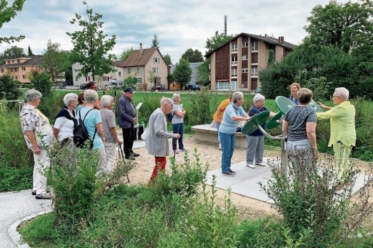 Aktiv in jedem Alter: Der Bewegungspark kann der älteren Generation helfen, länger fit zu bleiben. Foto: zvg