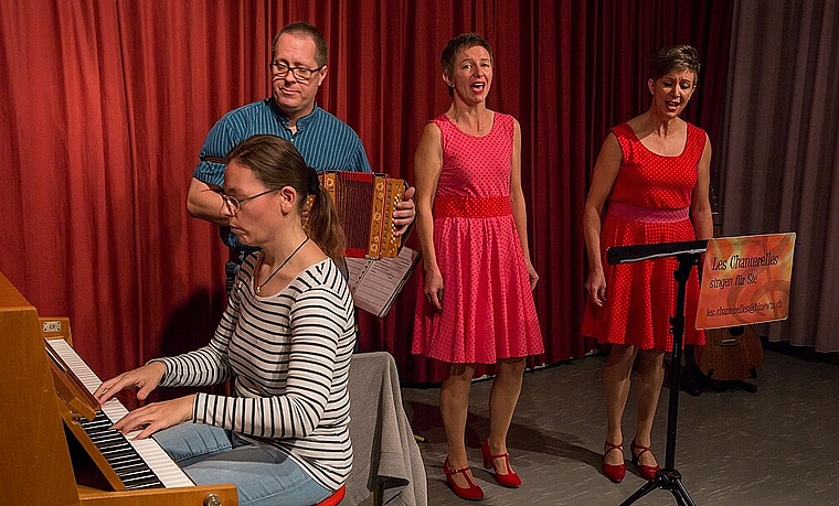 Les Chanterelles und ihre Gäste: (v.r.) Helene Huber, Marianne Altermatt, Andreas und Kathrin Küng. Foto: Martin Staub