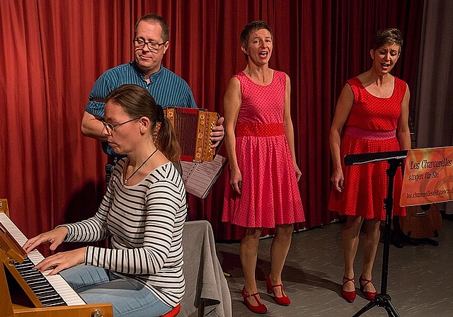 Les Chanterelles und ihre Gäste: (v.r.) Helene Huber, Marianne Altermatt, Andreas und Kathrin Küng. Foto: Martin Staub