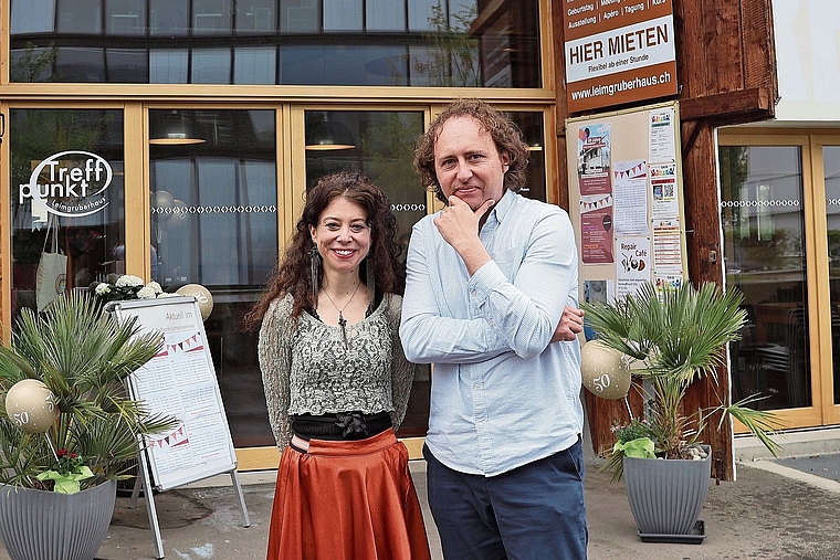 Engagiert für Reinach: Leiterin Kursgruppe Sibylle Menassé und Präsident Lukas Schreiervom Verein AGLR Lebendiges Reinach. Foto: Florin Bürgler