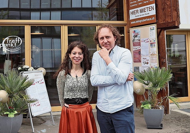 Engagiert für Reinach: Leiterin Kursgruppe Sibylle Menassé und Präsident Lukas Schreiervom Verein AGLR Lebendiges Reinach. Foto: Florin Bürgler