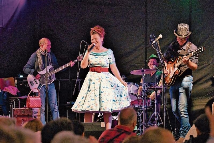 Viele Anfragen von Bands: Musikerinnen und Musiker schätzen das Festival im Dorfkern sehr. Fotos: zvg / Rita Whitaker