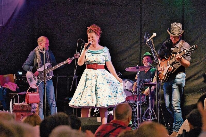 Viele Anfragen von Bands: Musikerinnen und Musiker schätzen das Festival im Dorfkern sehr. Fotos: zvg / Rita Whitaker