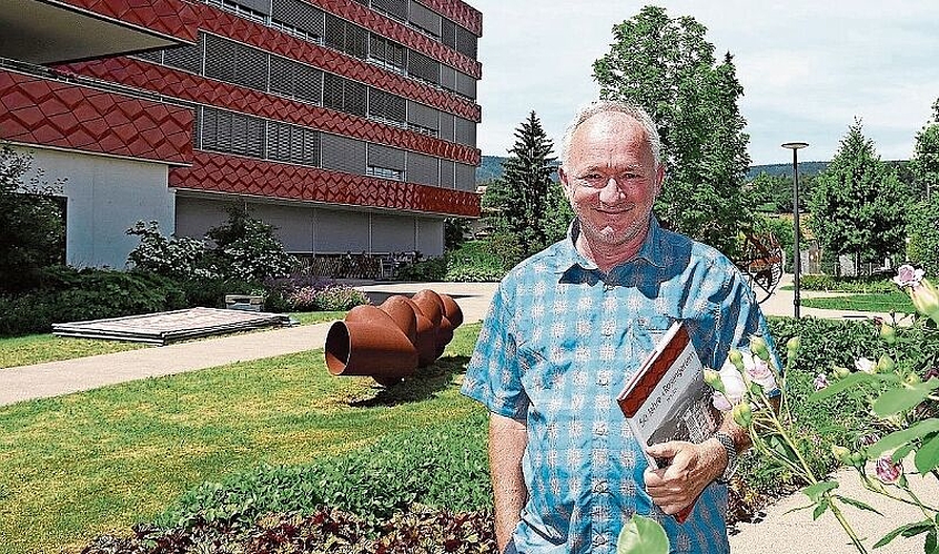 50 Jahre Rosengarten: Einzigartig ist die Entstehungsgeschichte des einzigen Altersheims im Laufental. Das Seniorenzentrum Rosengarten existiert seit 50 Jahren. Seine Geschichte hat Niklaus Starck in einem reich bebilderten Buch festgehalten.
