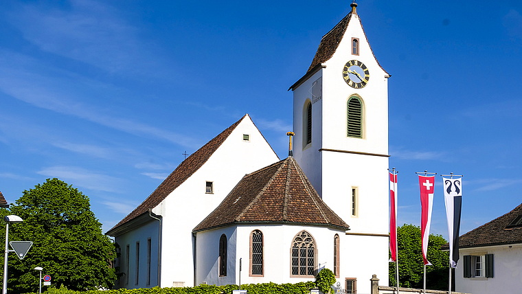 Nicht ganz dicht: Das Dach der St.-Mauritius-Kirche in Dornach muss dringend saniert werden.  Foto: WOB Archiv