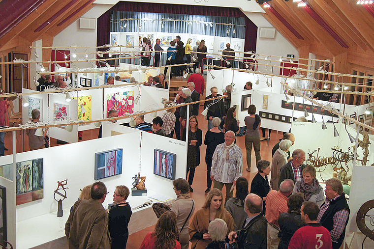 Volles Haus: Die Vernissage im «Hobelträff» vom vergangenen Freitagabend fand viel Publikumsinteresse. Foto: Oliver Sterchi