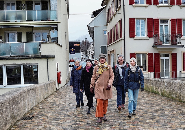 Wollen Brücken bauen: (v. l.) Lisa Wüst, Christine Dettli, Wiebke Dibbern, Barbara Stettler (vorne), Brigitte Kaldenberg und Monica Palatini von der Gruppe «Frauen für Dornach». Foto: Florin Bürgler