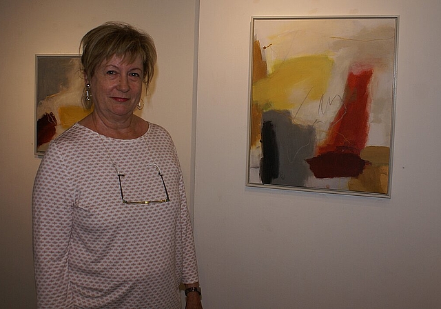 Nennt das Bild «Ausblick»: Künstlerin Ruth Wittendorfer. Foto: Jürg Jeanloz