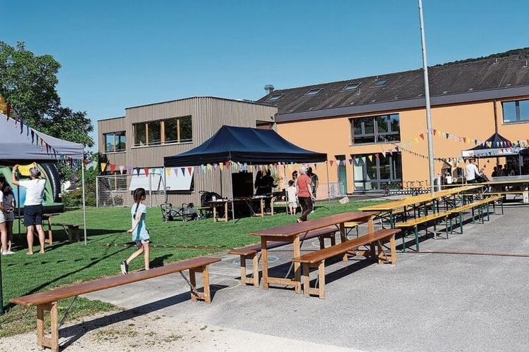 Ergänzungsbau: Die Primarschule wurde mit einem passenden Holzbau ergänzt.