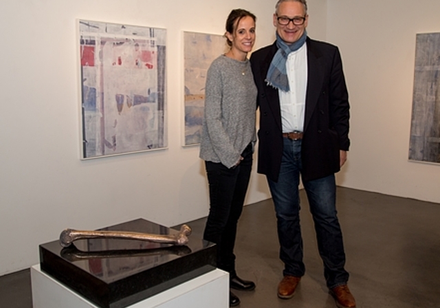 Unterschiedliche Darstellungsarten, gemeinsamer Werkstoff: Karin Stauffer und Norbert Eggenschwiler. Foto: Martin Staub