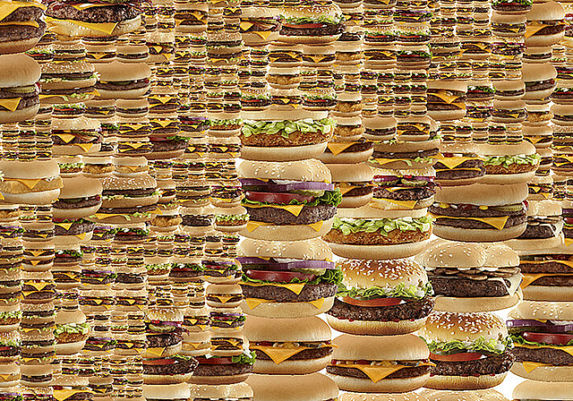 Fastfood wird zur Kunst: Das Haus der elektronischen Künste präsentiert auch Werke von Guthrie Lonegan. Hier ein Screenshot aus «Burgers» (2012, Ausschnitt).  Foto: ZVG/HdE