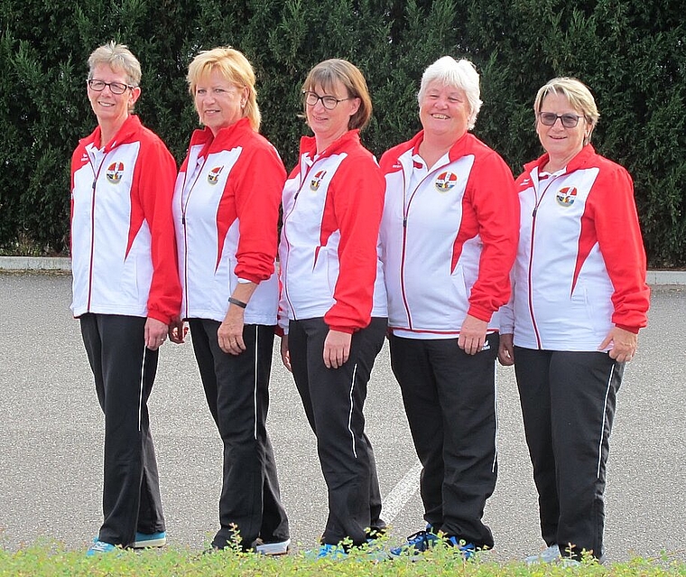 <em>Das Nationalteam:</em>Judith Rinderknecht (l) mit dem EM-Damenteam 2018 im Elsass. Foto: zVg SSKV