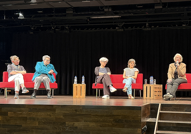 Sprechen über ihren Werdegang: (v. l.) Jaqueline Baumgartner, Alice Rufer Hohl, Sandra Ziegler, Salome Dürr und Ursula Wyss Thanei. Foto: Gaby Walther