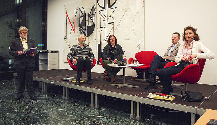 Diskutierten mit dem Publikum über die bestmögliche Lösung: Ruedi Maeder (SP-Einwohnerrat). Désirée Lang (alt SP- Einwohnerrätin), Adrian Billerbeck (SVP-Einwohnerrat), Béatrix von Sury, Gemeinderätin CVP. Foto: Tobias Gfeller