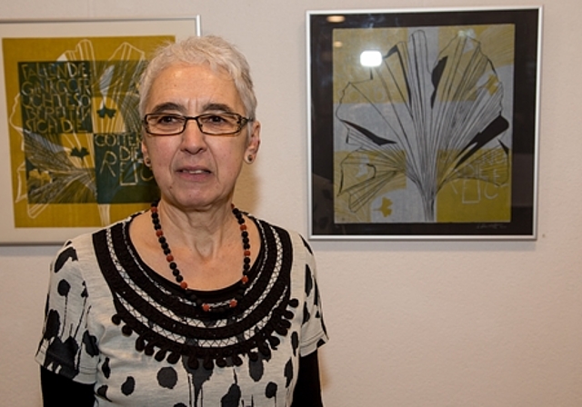 Astrid Altermatt: Die bescheidene Künstlerin zeigt ausgereifte Holzschnittarbeiten im Kulturforum Bodenacker. Foto: Martin Staub