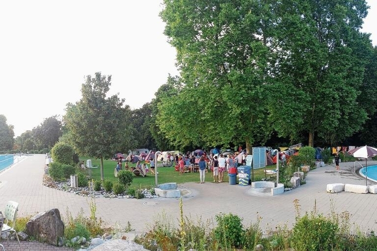 Ferien vor der Haustür: Das Camping im Schwimmbad Arlesheim ist seit seiner Gründung ein grosser Erfolg. Foto: zvg