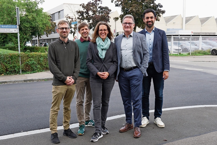 Team Bucher: (v. l.) Michael Durrer (Präsident Grüne BL), Manuel Ballmer (GLP-Landrats-Fraktionspräsident), Regierungsratskandidatin Sabine Bucher (GLP), Thomas Tribelhorn (Co-Präsident GLP BL) und Adil Koller (SP-Landrats-Fraktionspräsident). F