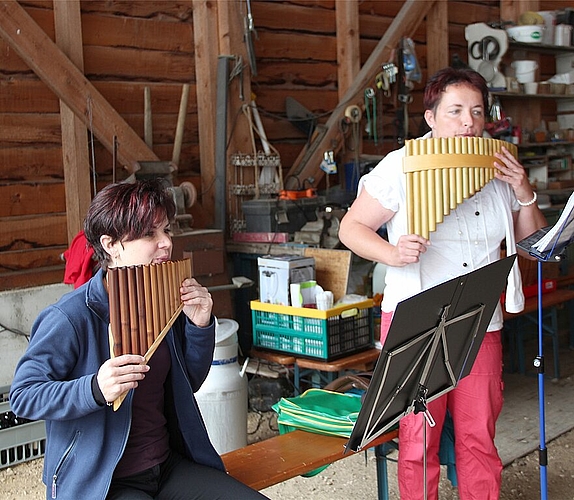 Das Panflötenduo Passwang: Marlis Saner, Beinwil (l.), und Silvia Eggenschwiler, Mümliswil.