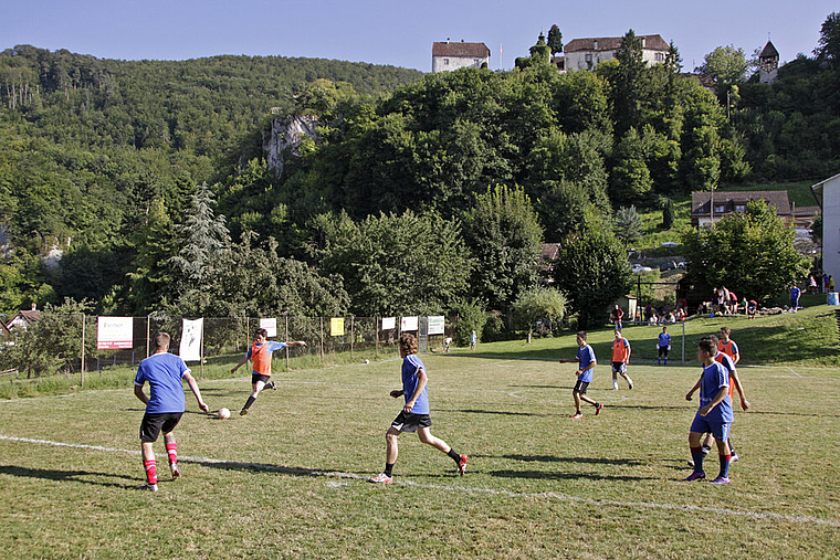 Begeisternde Fussballspiele: Die wichtigste Disziplin am alljährlichen Burg-Cup. Foto: Martin Staub