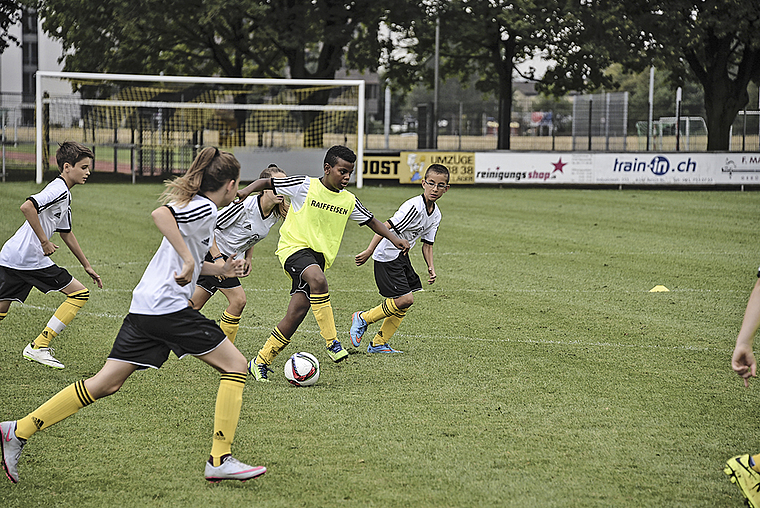 Zug aufs Tor: Ein feines Dribbling im Mittelfeld düpiert die vier Verteidiger/-innen. Foto: ZVG FC Aesch