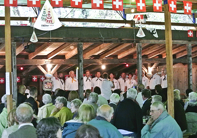Jodlermesse von Jost Marti: Der Jodlerklub Reinach während des ökumenischen Gottesdienstes.  Foto: Heiner Leuthardt